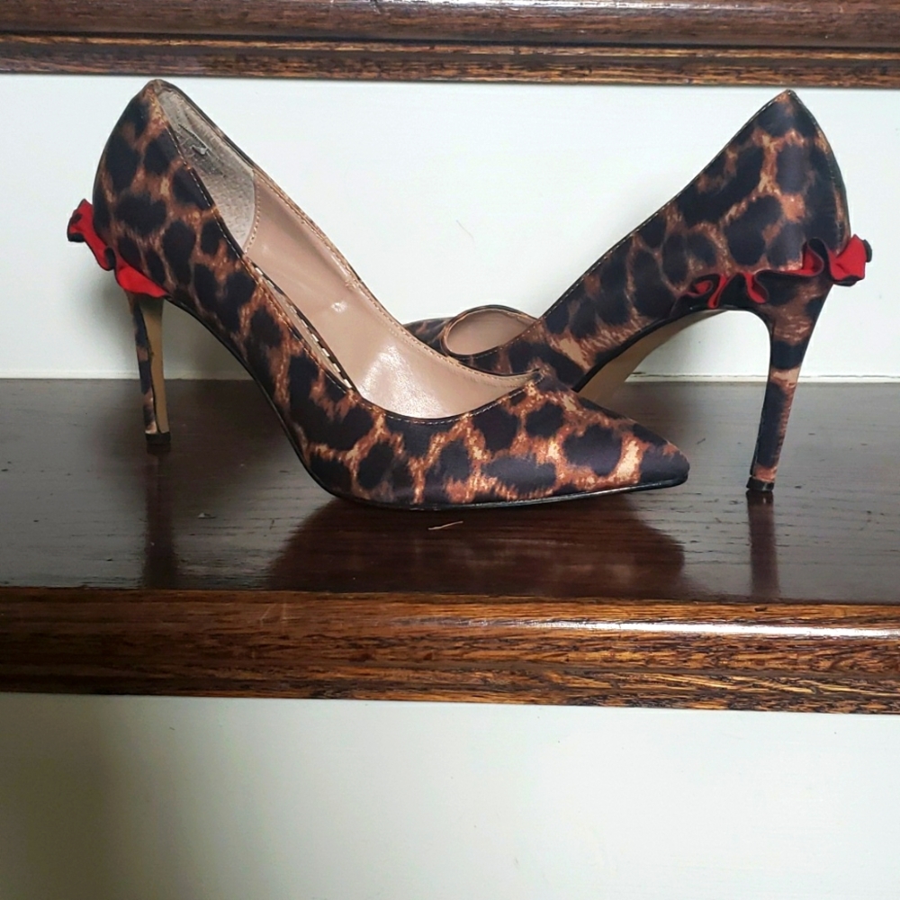 Betsey Johnson, 9, Brown Leopard Print